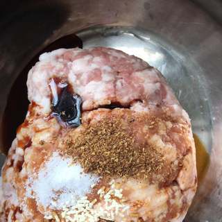 大葱猪肉包的做法步骤:2