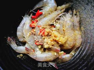 鲜虾:孜然烤虾串的做法步骤:3