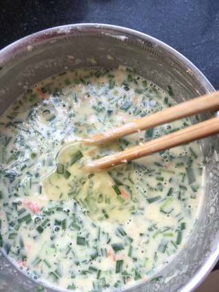 韭菜虾仁蛋饼的做法步骤:11
