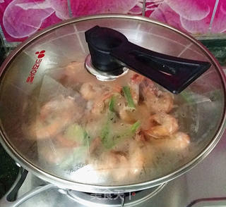 白灼对虾的做法步骤:5
