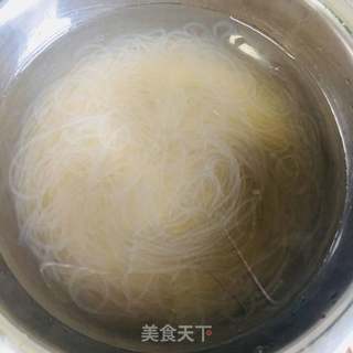 凉拌菠菜粉丝的做法步骤：3