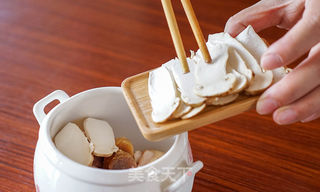 松茸鸡汤!鲜!的做法步骤:2