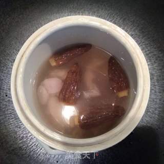 鳝胶羊肚菌炖猪腱的做法步骤:5