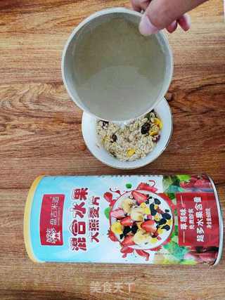 3分钟水果燕麦营养早餐的做法步骤:3