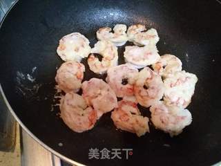 滑蛋虾仁的做法步骤：5