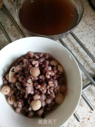 红豆薏米牛奶莲子羹的做法步骤：1