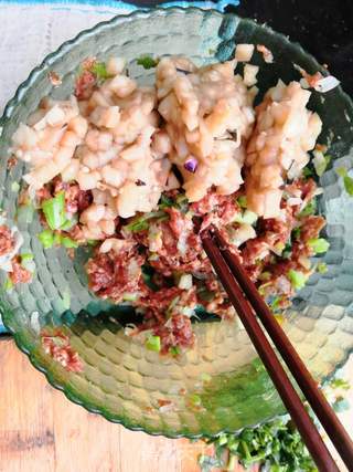 茄瓜粉条猪肉饺的做法步骤:4