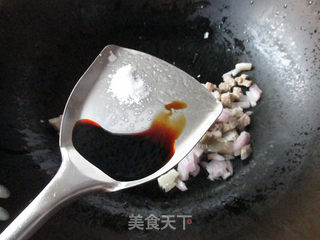 酱香肉丁拌芦笋的做法步骤:5
