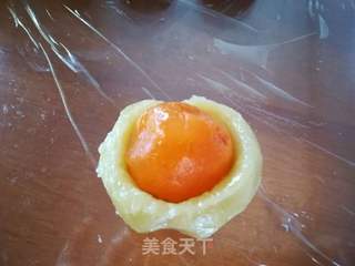 广式月饼-莲蓉蛋黄月饼的做法步骤：8