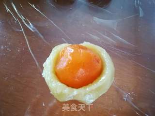 广式月饼-莲蓉蛋黄月饼的做法步骤:8