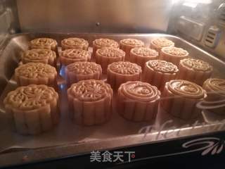 广式月饼-莲蓉蛋黄月饼的做法步骤:18