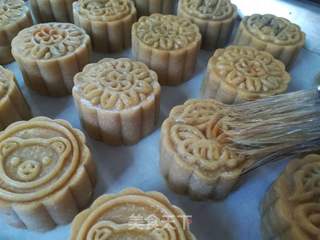 广式月饼-莲蓉蛋黄月饼的做法步骤:21