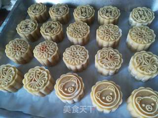 广式月饼-莲蓉蛋黄月饼的做法步骤:16