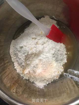 红豆沙蛋黄月饼的做法步骤:2