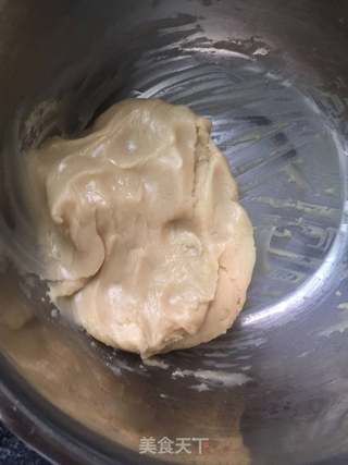 红豆沙蛋黄月饼的做法步骤:3