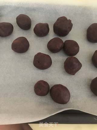 红豆沙蛋黄月饼的做法步骤:6