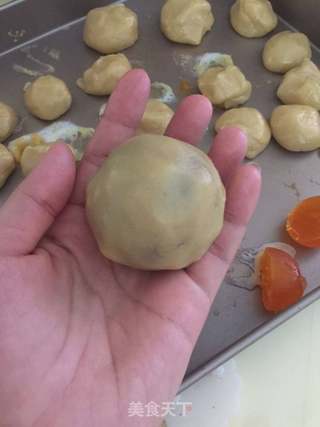 红豆沙蛋黄月饼的做法步骤:9