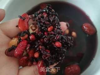 黑米红枣养颜粥的做法步骤:4