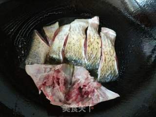 双椒豆瓣边鱼块的做法步骤:7