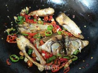 双椒豆瓣边鱼块的做法步骤:11