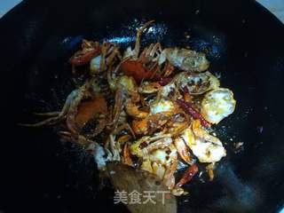 老干妈香辣蟹的做法步骤:15