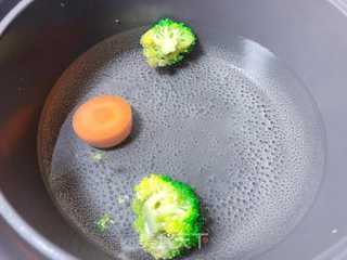 【宝宝辅食】鲜虾杂蔬蛋卷 的做法步骤:3