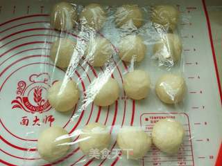 豆沙餐包的做法步骤:7