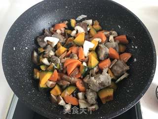 立秋贴秋膘~南瓜排骨焖饭的做法步骤:5
