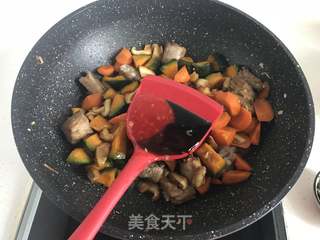 立秋贴秋膘～南瓜排骨焖饭的做法步骤：6