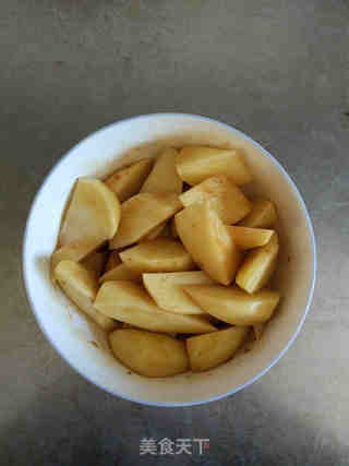 沙茶微波烤土豆的做法步骤:2