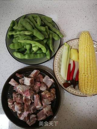 排骨玉米炖豆角的做法步骤：1