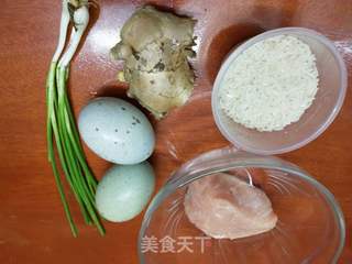 皮蛋瘦肉粥的做法步骤：1
