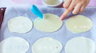 饺子皮葱油脆片的做法步骤:3