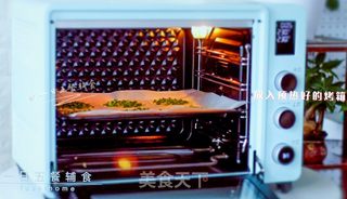 饺子皮葱油脆片的做法步骤:5