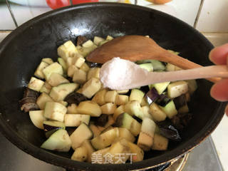 茄子腊肠焖饭#茄子#的做法步骤:9