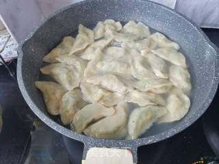 韭菜鸡蛋饺子的做法步骤:8