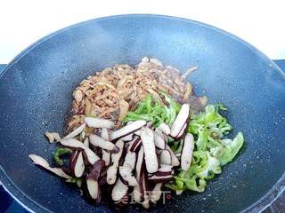 青椒肉丝面的做法步骤:4