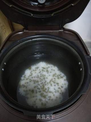 大米小米绿豆粥的做法步骤:3