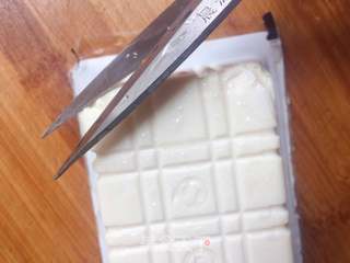 凉拌皮蛋豆腐的做法步骤:2