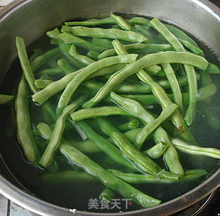 鲜虾香菇蔬菜水饺的做法步骤:5
