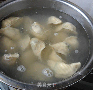 鲜虾香菇蔬菜水饺的做法步骤:12