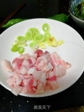 酸豆角炒肉的做法步骤:2