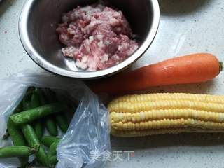 红萝卜玉米饺子的做法步骤:2