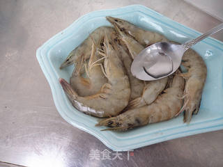 生煎大虾的做法步骤:2