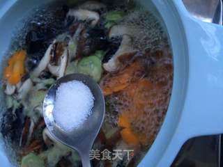 胡萝卜木耳素汤的做法步骤:8