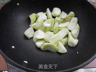 鲜虾豆腐丝瓜汤的做法步骤:3