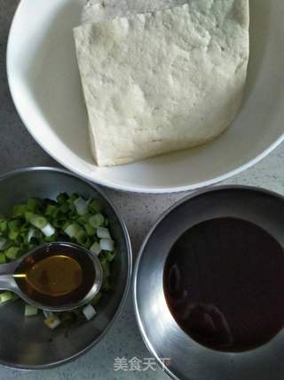 小葱拌豆腐的做法步骤:2