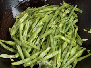 五花肉豆角螺旋面的做法步骤:6
