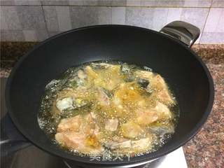 泡椒豆豉干烧鱼的做法步骤:5