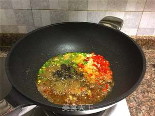 泡椒豆豉干烧鱼的做法步骤:8